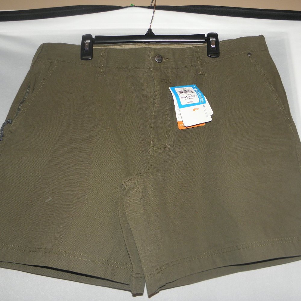 Men's new Columbia shorts sz. 40 green